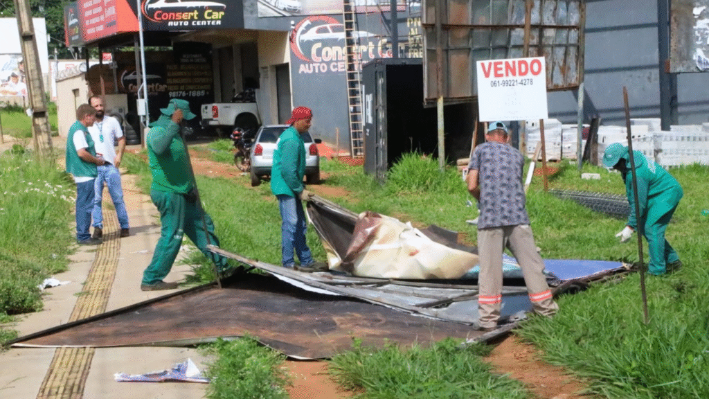 Prefeitura de Goiânia Intensifica Fiscalização e Remove Mais de Mil Faixas Publicitárias e 14 Outdoors Irregulares em uma Semana 2 BBB 25 2025 05 23T154846.183