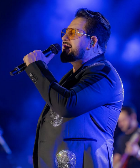 Marrone cai do palco durante show em Goiânia e recebe pontos na testa