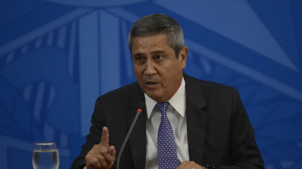 PGR defende manutenção de Braga Netto em prisão preventiva