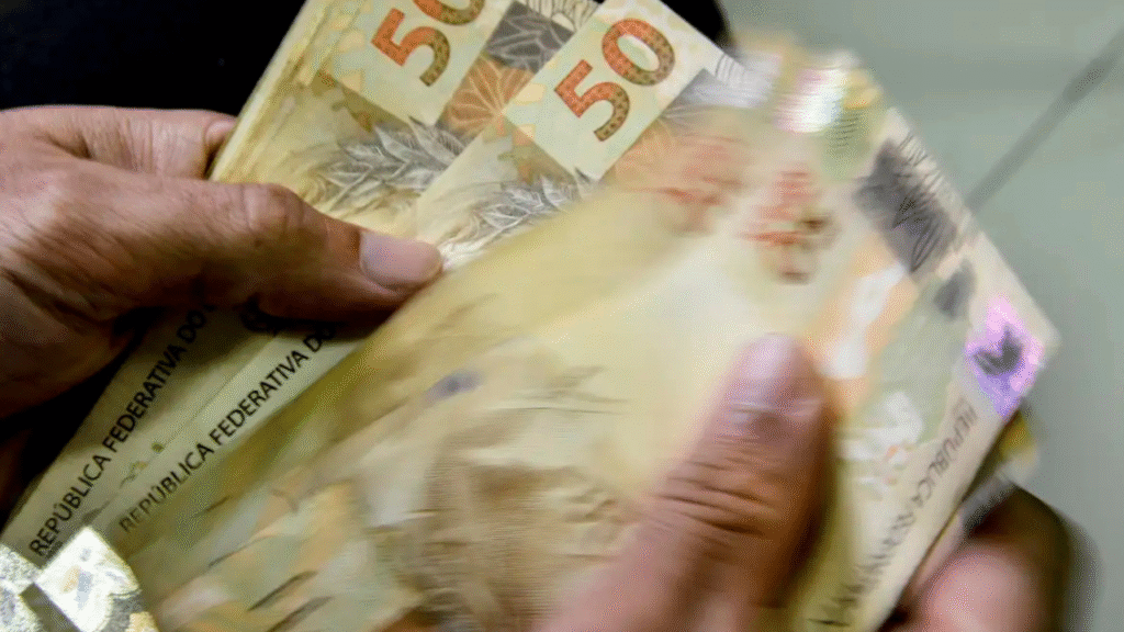 Brasil projeta crescimento de 2,4% no PIB em 2025, impulsionado pelo setor agropecuário