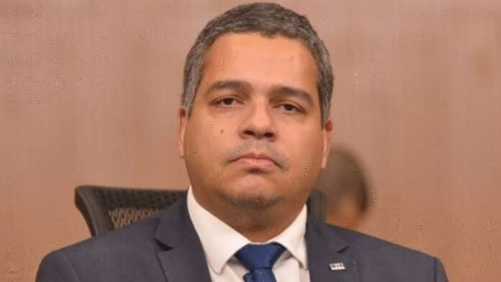 Procurador da Câmara garante que não ameaçou chefe de gabinete com arma de fogo