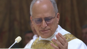 Por telefone, Papa Leão 14 conversa com Zelensky