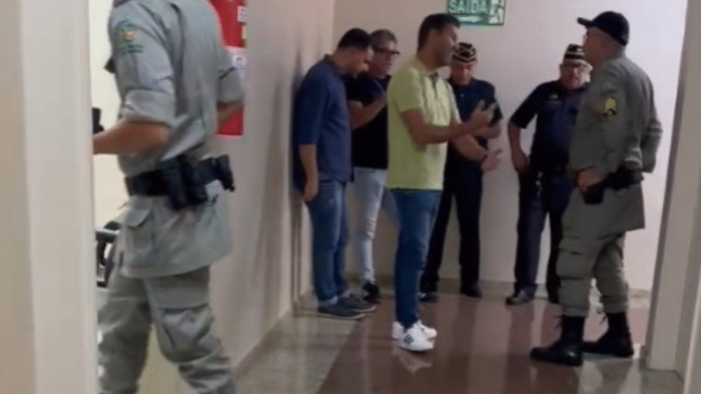 Vereador se revolta após suposta ameaça do procurador da Câmara a chefe de gabinete