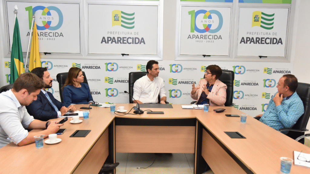 Em aceno ao funcionalismo, Vilela garante reajuste a servidores públicos