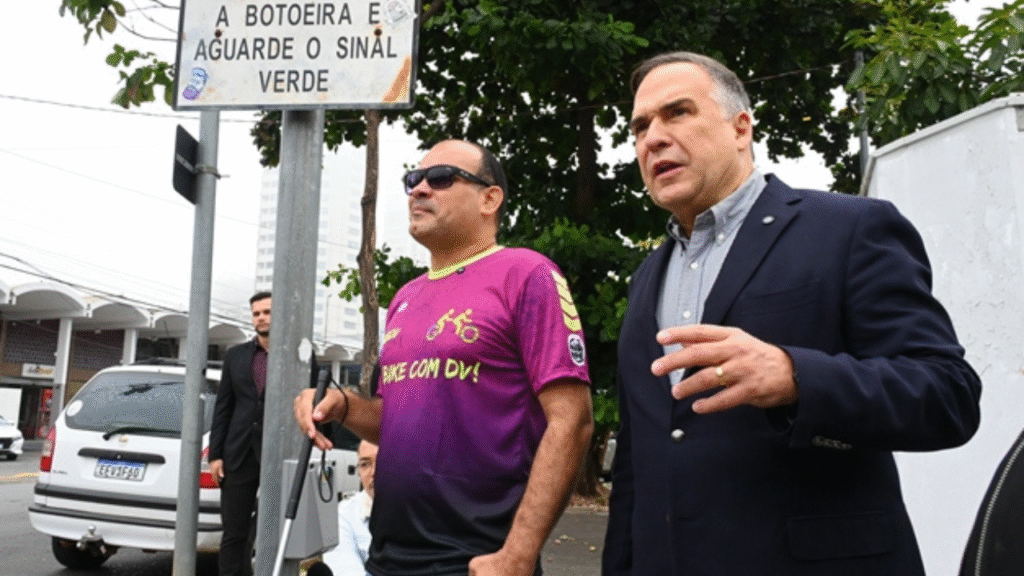 Goiânia recebe 52 botoeiras sonoras para garantir mais segurança a pessoas com deficiência visual Foto:Alex Malheiros