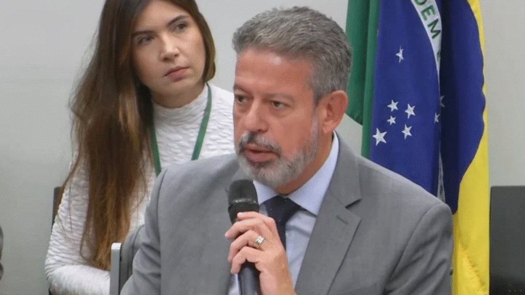 Lira afirma que Haddad irá “sofrer” para defender aumento do IOF