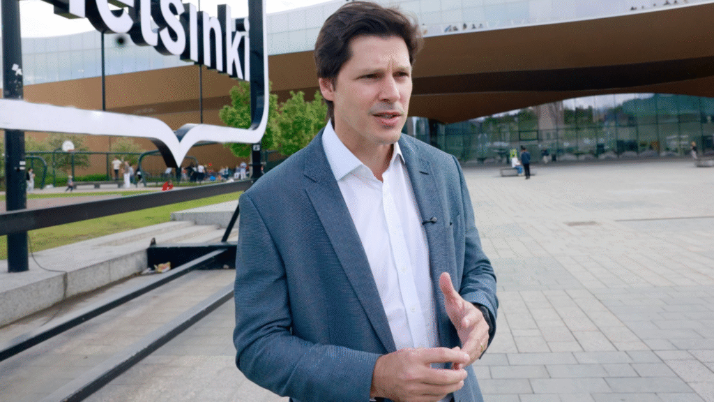 Na Finlândia, Vilela conhece modelo que usa tecnologia para ampliar acesso à educação