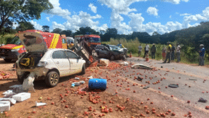 Colisão entre três veículos deixa feridos na BR-414, em Anápolis Foto: Divulgação