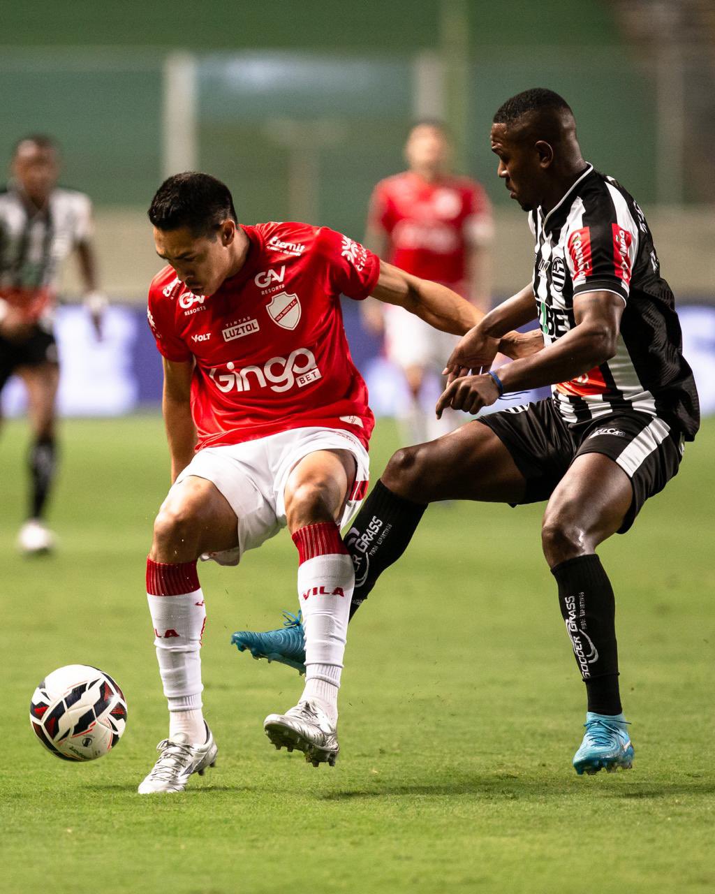 Nos acréscimos, Vila Nova vence o Athletic fora de casa e assume a ...