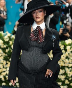 Rihanna anuncia terceira gravidez durante o Met Gala