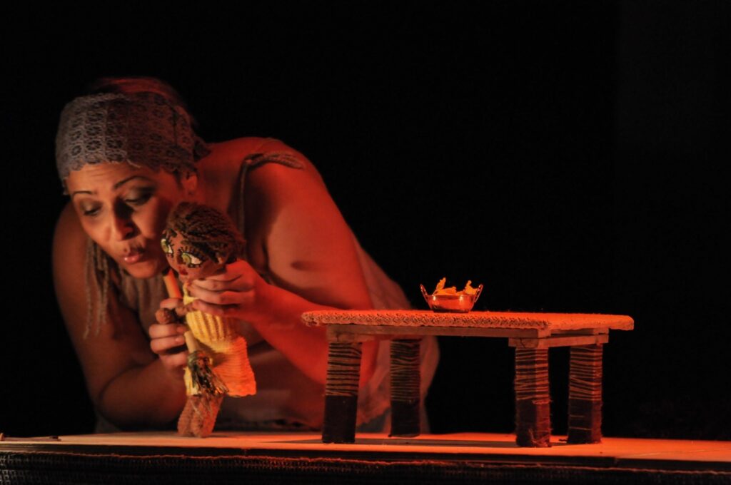 Cia de Teatro Nu Escuro Realiza Oficinas Gratuitas e Apresenta Espetáculo "Plural" no Centro Cultural UFG