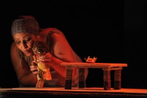 Cia de Teatro Nu Escuro Realiza Oficinas Gratuitas e Apresenta Espetáculo "Plural" no Centro Cultural UFG