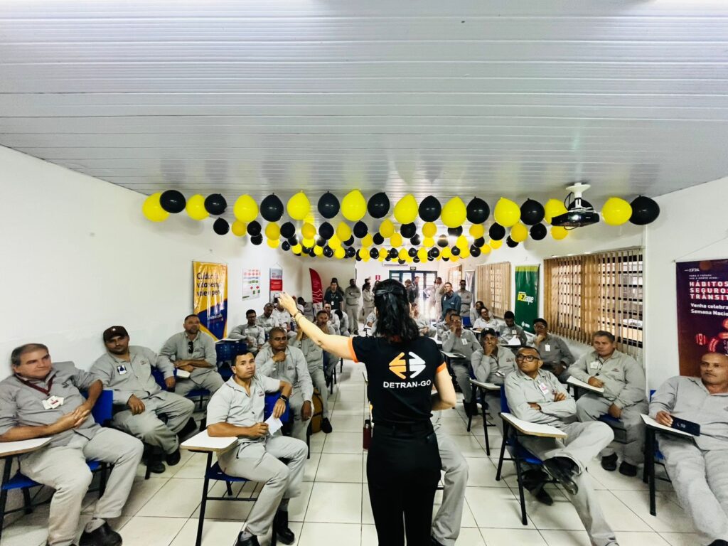 Detran-GO reforça campanha Maio Amarelo com ações em empresas e escolae