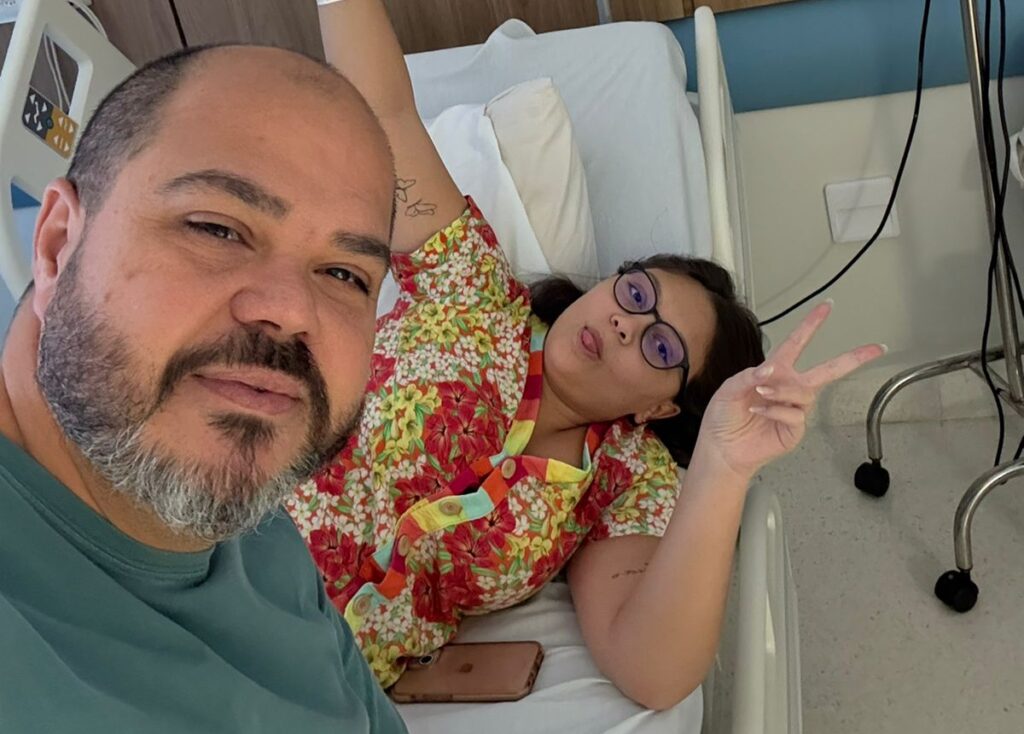 Família de Ana Júlia, de 17 anos, mobiliza campanha solidária para comprar medicamento que não é fornecido pelo SUS