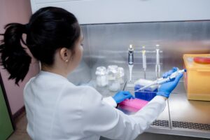 Goiás lidera iniciativa pioneira com exames genéticos para prevenção do câncer de mama e ovário pelo SUS