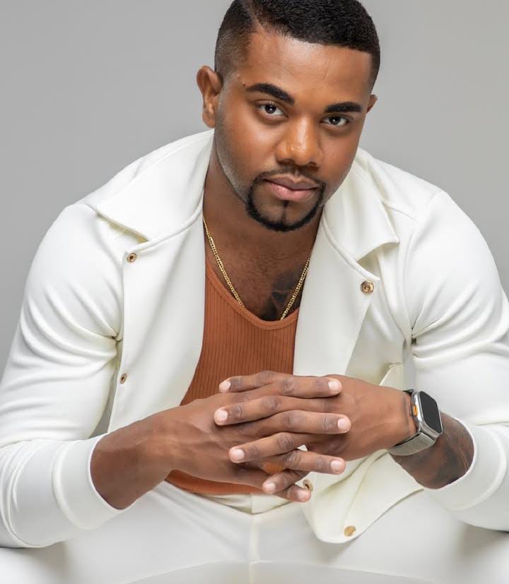 Davi Brito presta depoimento em caso de violência psicológica e ameaça com arma