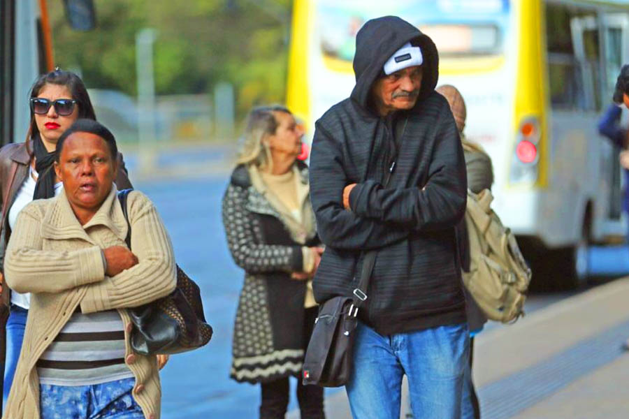Goiânia enfrenta queda nas temperaturas com avanço de frente fria