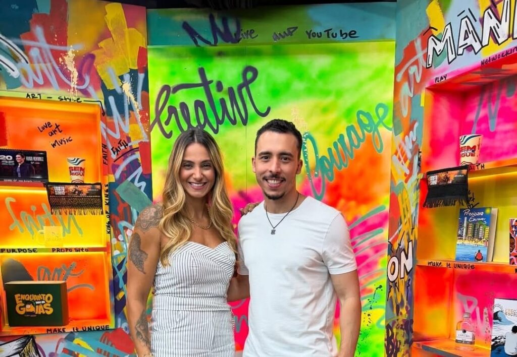 Do quiosque de batons às redes de bem-estar com óleos essenciais, a influenciadora goiana virou referência de autoconfiança e reinvenção. Foto: Herbert Alencar