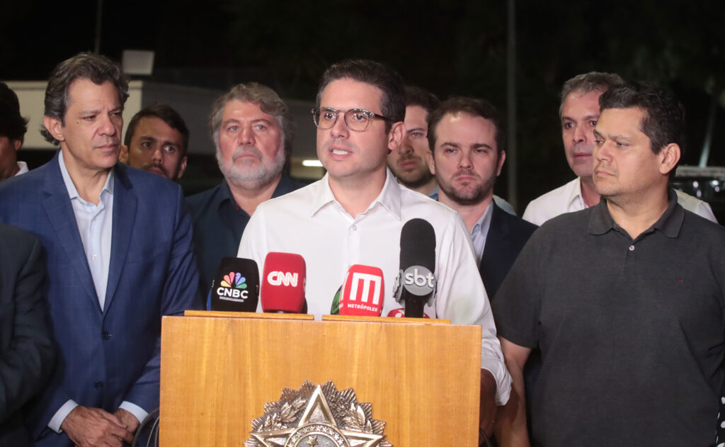 Alternativa ao IOF, freio a supersalários emperra no Congresso