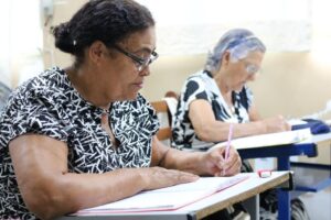 Analfabetismo no Estado atinge 213 mil pessoas e escancara exclusão entre idosos