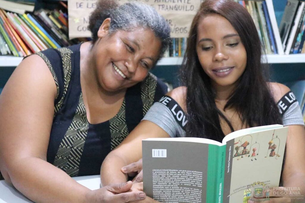 Programa oferece estrutura para que jovens e adultos retomem os estudos com dignidade