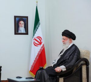 Relatório afirma que urânio iraniano permanece intacto após bombardeios dos EUA