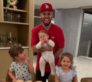 Zé Felipe passa manhã com os filhos na casa de Virginia Fonseca após separação