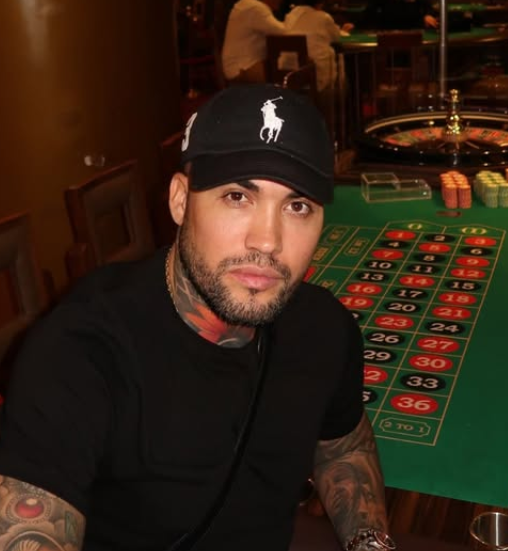 MC Brisola: cantor nega agressão e acusa ex de invasão e violência