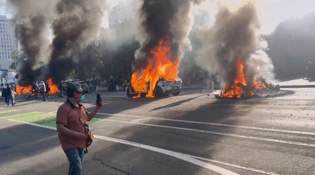 Trump e Newsom travam disputa sobre envio da Guarda Nacional à Califórnia