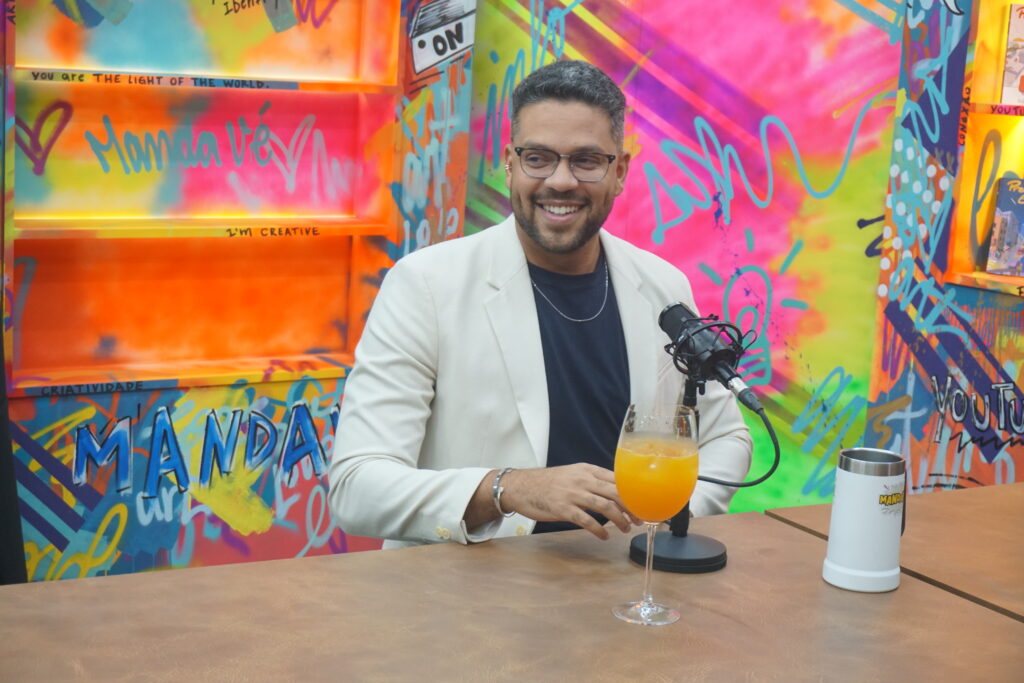 O advogado e criador de conteúdo Victor Hugo Vilarinho durante participação no podcast Mandavê. Foto: Herbert Alencar