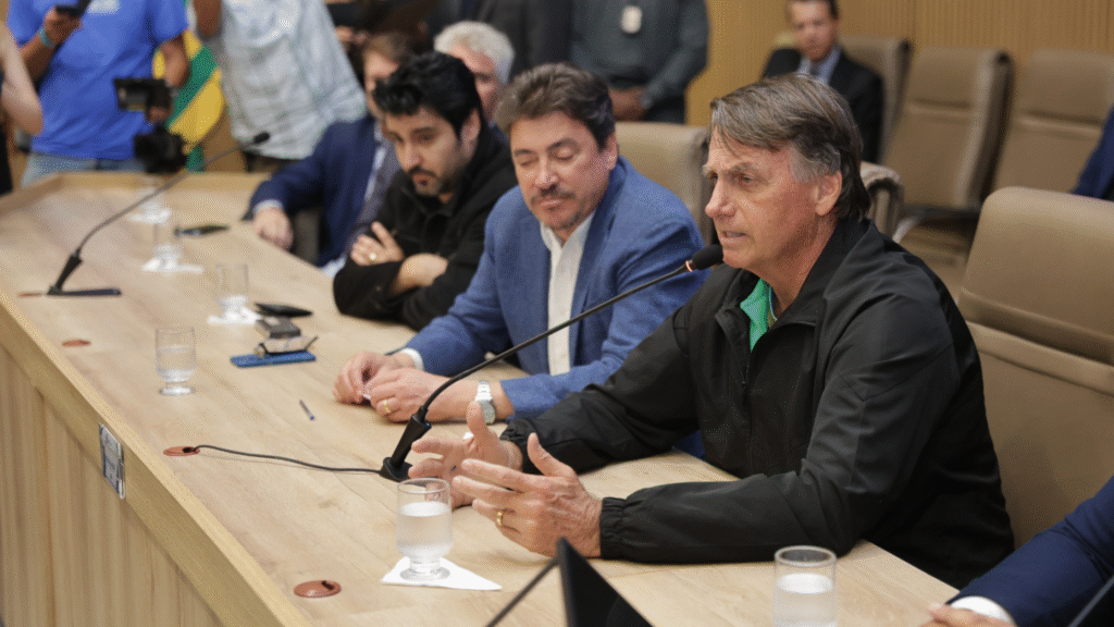 Bolsonaro recebe título de Cidadão Aparecidense em sessão solene