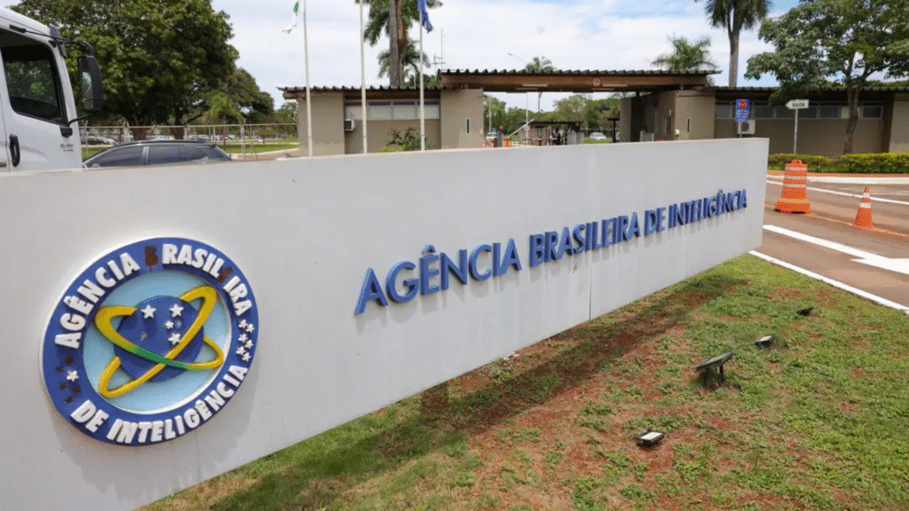 Servidores da Abin usaram sistema de espionagem para chantagear gestão e evitar demissão, aponta PF