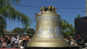 Fundido em bronze, o maior peregrino carrega em sua estrutura imagens que retratam os 185 anos de devoção ao Divino Pai Eterno Foto: Micael Silva/ O Hoje