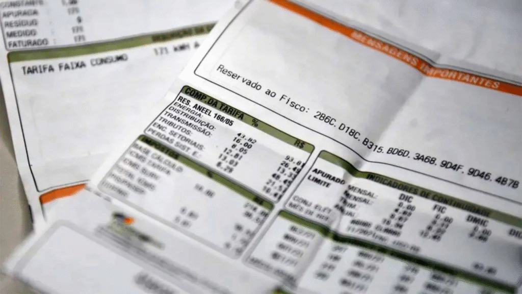 Conta de luz ficará mais cara em junho com acionamento da bandeira vermelha Foto: Marcello Casal Jr/ABr