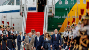 Lula chega na França para visita de Estado