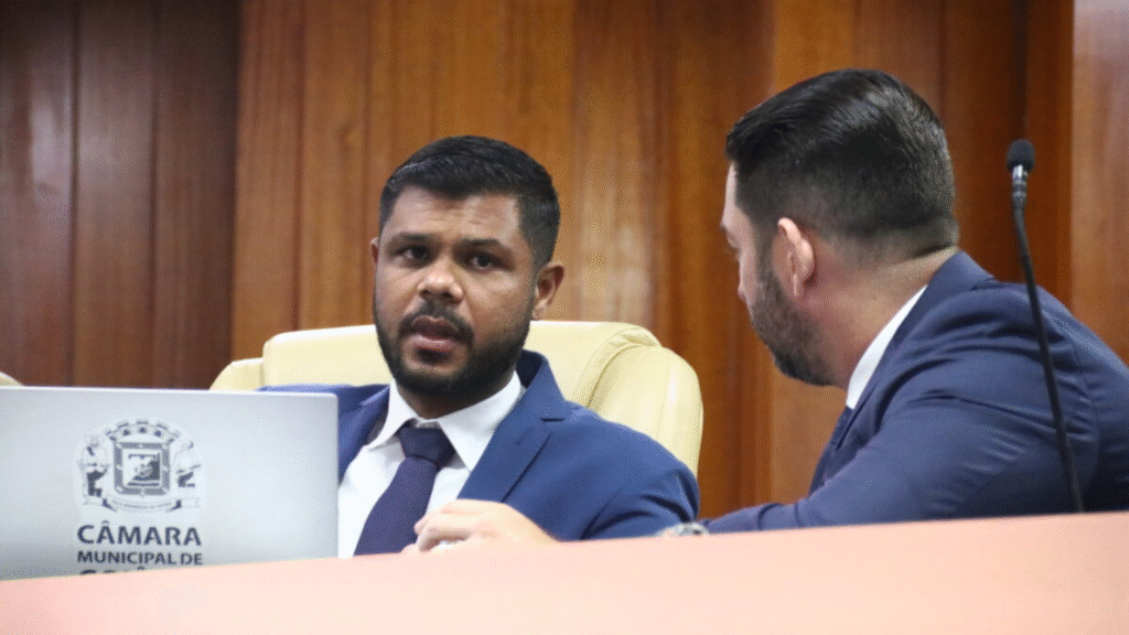 Câmara trava projeto da Prefeitura e cobra respeito da secretária de Educação