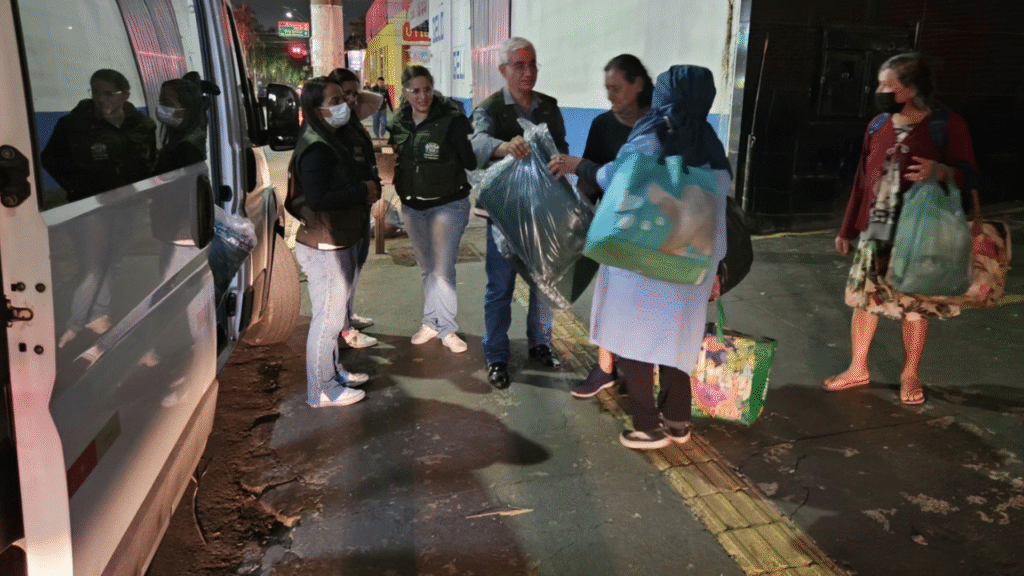 Prefeitura de Goiânia distribui 600 cobertores a pessoas em situação de rua durante frente fria Foto: Divulgação