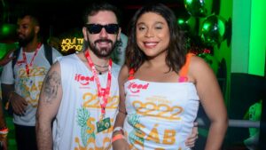 bloguierinha ao lado do namorado em camarote de salvador 1707605346903 1920x1080