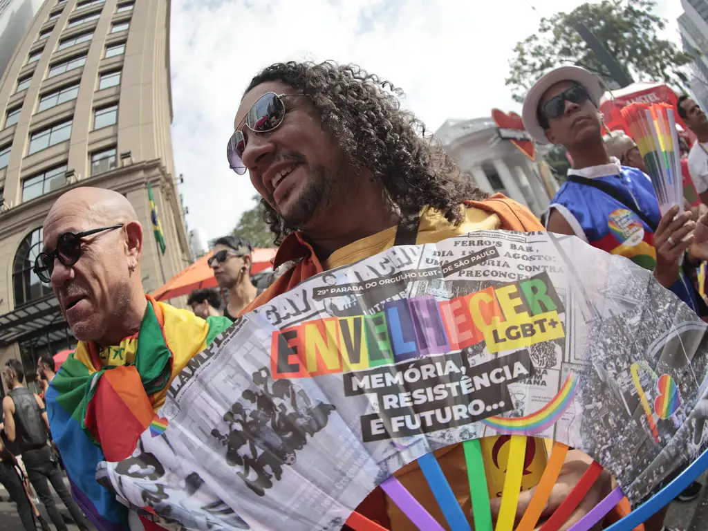 Parada LGBT+ de SP celebra envelhecimento com discursos políticos