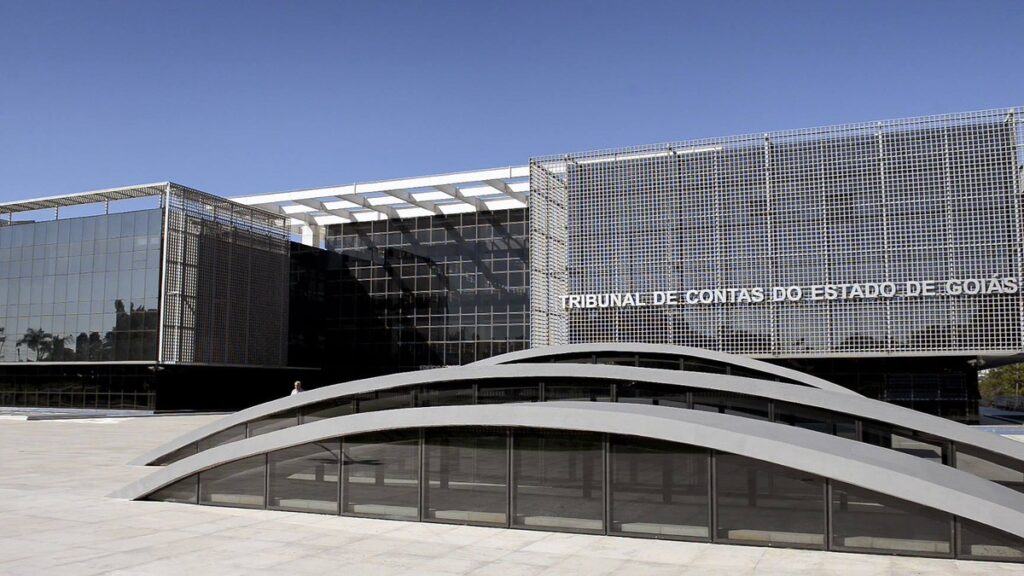Diferença de R$ 15 milhões, ausência de justificativas técnicas e desrespeito a parecer jurídico motivaram medida cautelar contra processo da Secretaria de Educação de Goiás