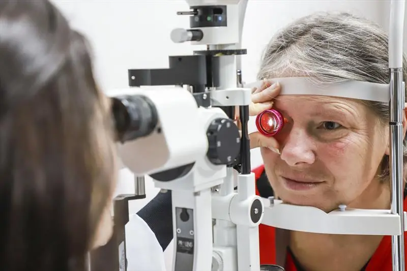 Doenças silenciosas, excesso de telas e estética sem respaldo médico ameaçam a saúde da visão e exigem atenção preventiva