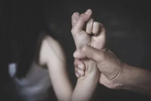 A maior parte dos crimes sexuais ocorre em contextos familiares ou entre conhecidos da vítima Foto: Shutterstock