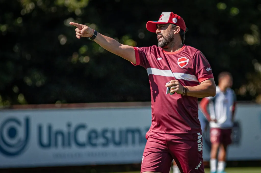 Luizinho Lopes, técnico do Vila Nova (Foto: Roberto Corrêa | VNFC)
