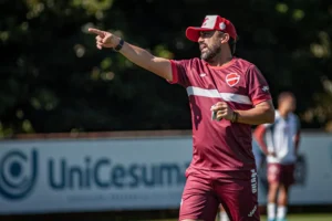 Luizinho Lopes, técnico do Vila Nova (Foto: Roberto Corrêa | VNFC)