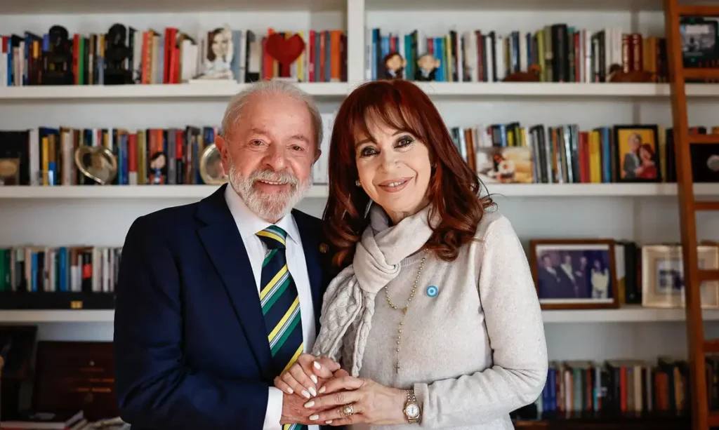 Lula visita Cristina Kirchner em prisão domiciliar na Argentina