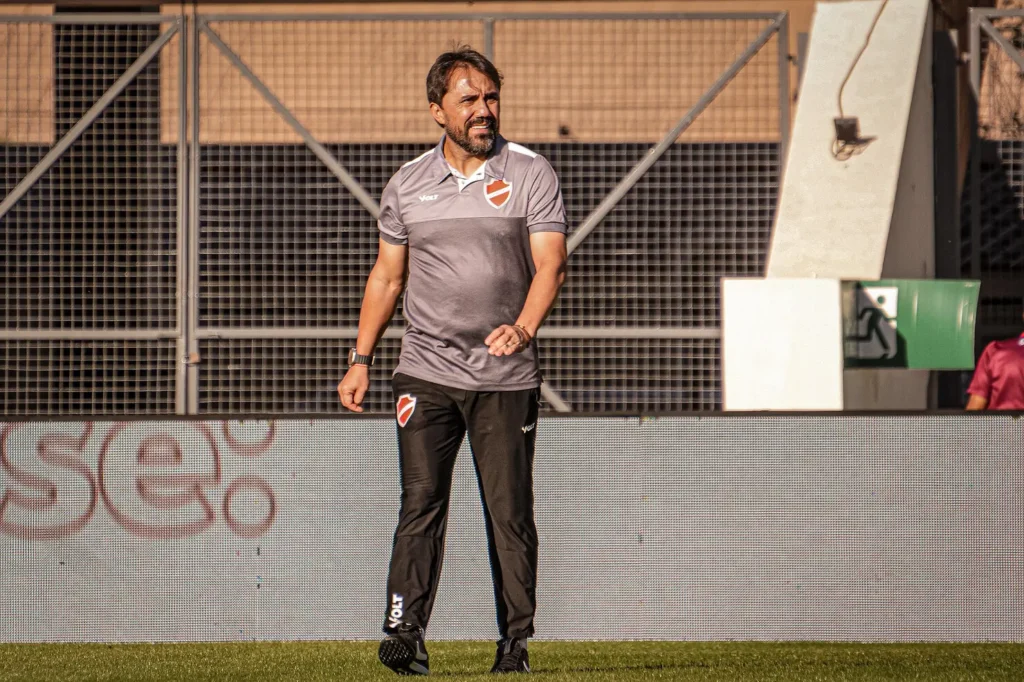 Luizinho Lopes, técnico do Vila Nova (Foto: Fernando Brito | VNFC)