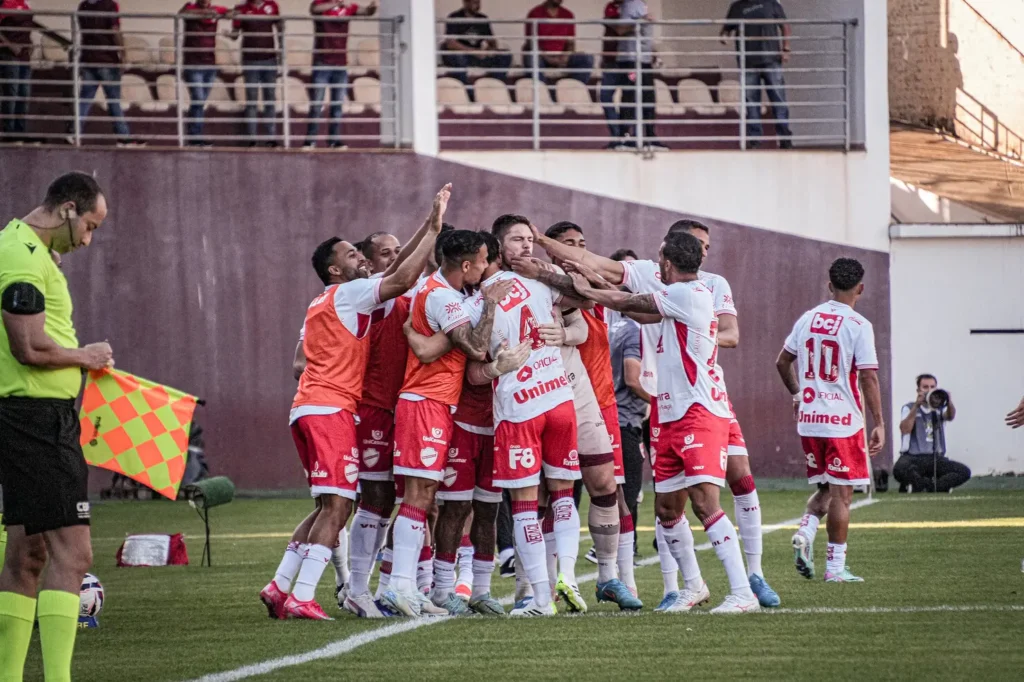 Vila Nova retoma o caminho das vitórias e vislumbra o G-4