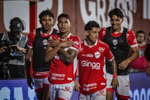 Gustavo Pajé foi o autor do primeiro gol da partida contra o CRB, na vitória por 2 a 0 (Foto: Roberto Corrêa | VNFC)