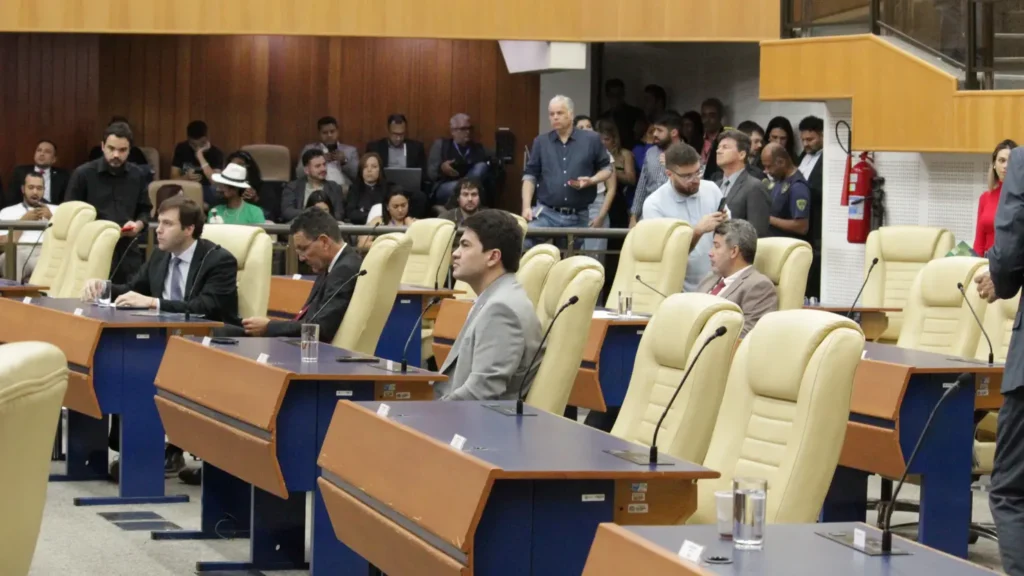 Mesmo com pressão, base diz que CEI da Limpa Gyn sairá do papel