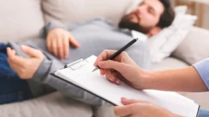 Mais diagnósticos, decisões judiciais e propostas de lei evidenciam avanço no reconhecimento do transtorno entre adultos no Estado